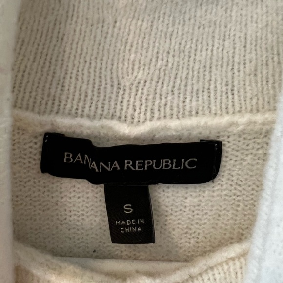 Banana Republic Cream Turtleneck Lightweight Sweater - Picture 3 of 3